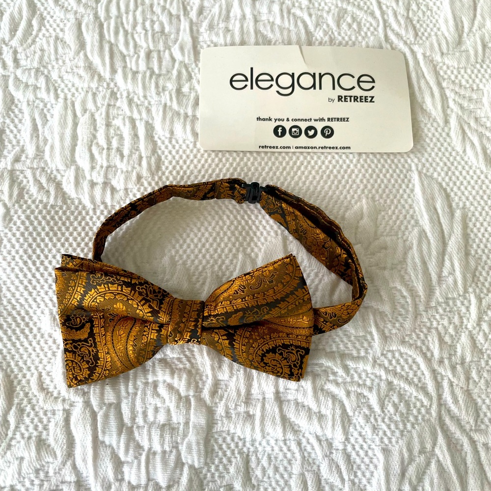 NWT Elegance by Retreez Black and Gold Textured Bow Tie